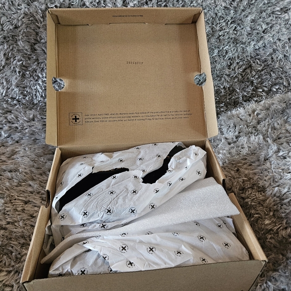 Woman's Boots Dr. Martens Vegan Devon Velvet Platform Boots - Picture 9 of 16